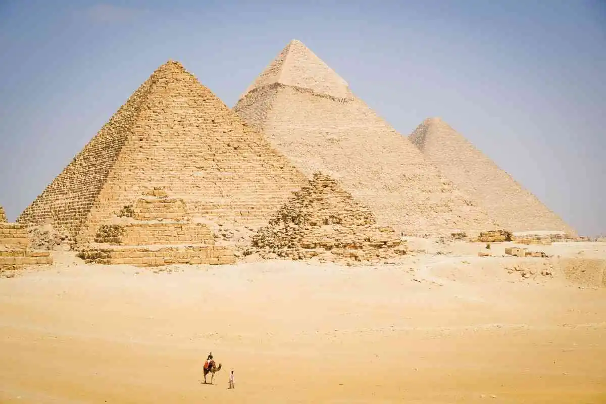 How To Visit The Pyramids Of Giza & Sphinx In Egypt